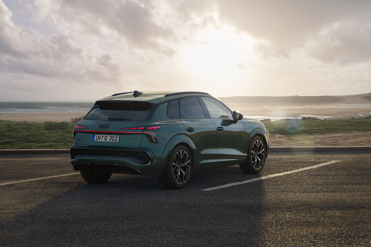 AVP AUTOLAND | Audi Q3 in Salbeigrün Heckansicht