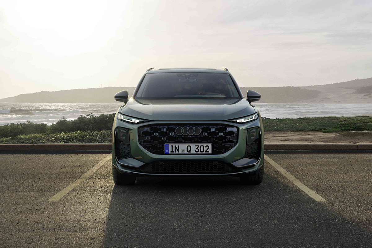 AVP AUTOLAND | Audi Q3 in Salbeigrün Frontansicht