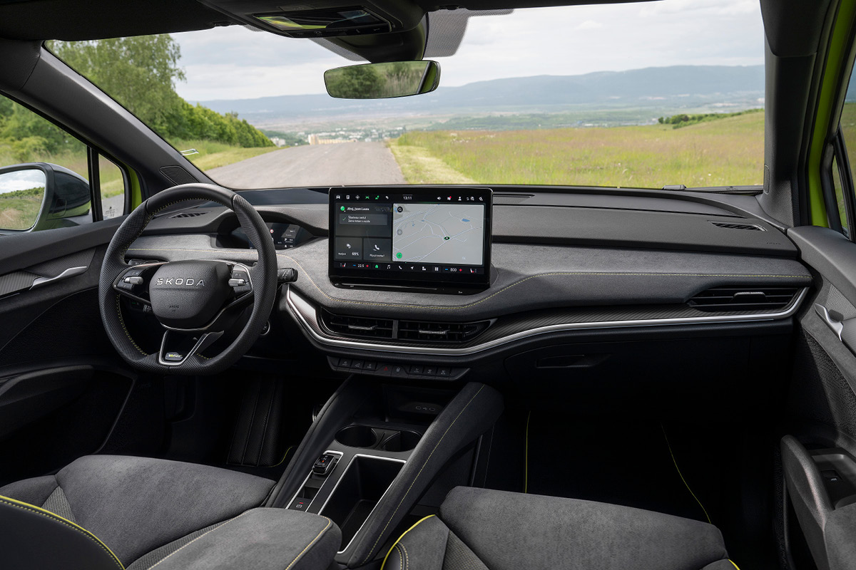 AVP AUTOLAND | Škoda Elroq RS in Grün Cockpit