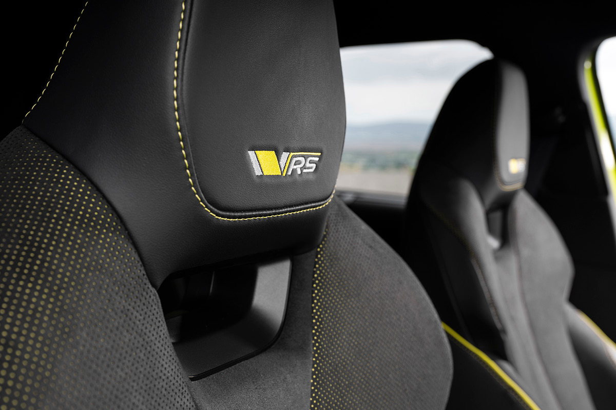 AVP AUTOLAND | Škoda Elroq RS in Grün Kopfstützen Details
