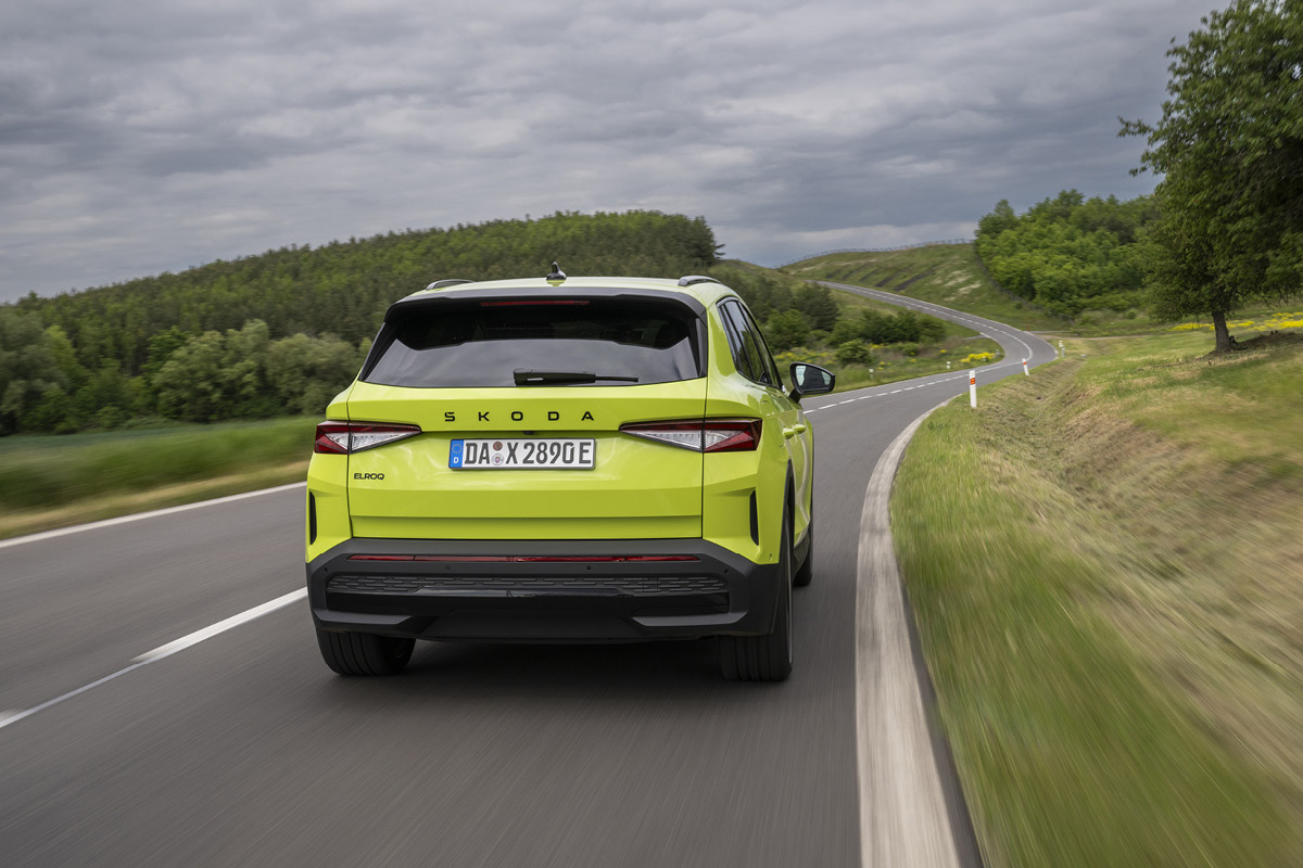 AVP AUTOLAND | Škoda Elroq RS in Grün Heckansicht